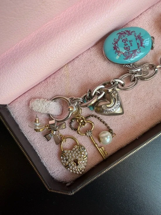 Vintage Juicy Couture charm bracelet with charms and set of earrings - Picture 4 of 7